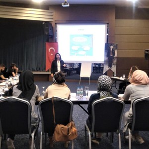 Tespit, Yönlendirme ve Vaka Yönetimi Kapsamında Sosyal Hizmet Merkezlerinin Desteklenmesi Projesi Oryantasyon Eğitimi Ankara’da Gerçekleştirildi. - fotoğraf 2