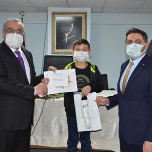“Göç ve Aile’’ Temalı “Yazıyorum Çiziyorum Etkinliği” Resim Yarışmasında Ödüller Sahiplerini Buldu - fotoğraf 3