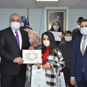 “Göç ve Aile’’ Temalı “Yazıyorum Çiziyorum Etkinliği” Resim Yarışmasında Ödüller Sahiplerini Buldu - fotoğraf 5