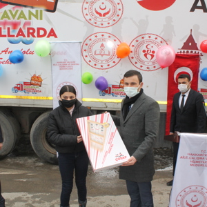 "Hediye Karavanı" Hakkâri’de - fotoğraf 6