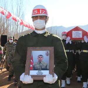 Şehit Piyade Sözleşmeli Er Ali Özdemir Dualarla Ebediyete Uğurlandı - fotoğraf 6