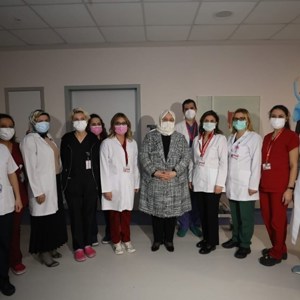 Bakan Selçuk, Yeni Yılın İlk Bebeklerini Ziyaret Etti - fotoğraf 3
