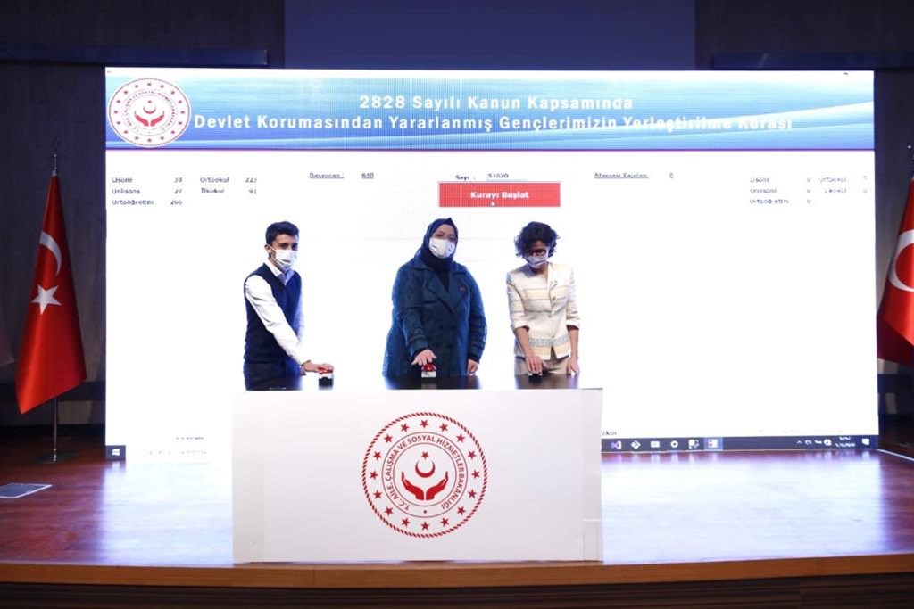 Bakan Selçuk: “Devlet Korumasından Yararlanmış 1.093 Gencimizi Kamuda İstihdam Edeceğiz”
