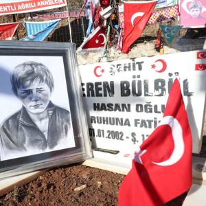 Bakan Selçuk, şehit Eren Bülbül'ün kabrini ziyaret etti - fotoğraf 2