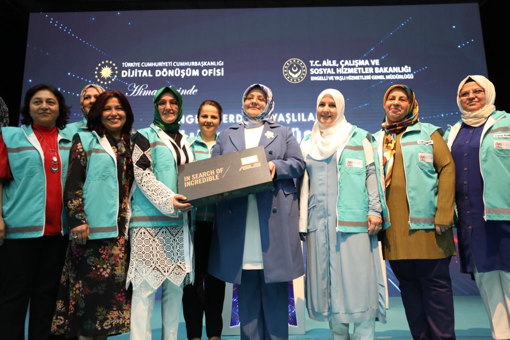 Bakan Selçuk, Engellilerde ve Yaşlılarda Dijital Dönüşüm Sempozyumu’na Katıldı