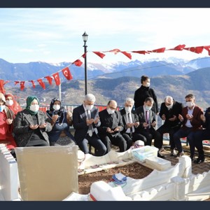 Bakanımız Zehra Zümrüt Selçuk Şehit Eren Bülbül'ün kabrini ziyaret etti - fotoğraf 1