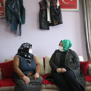 Bakanımız Zehra Zümrüt Selçuk Şehit Eren Bülbül'ün kabrini ziyaret etti - fotoğraf 3