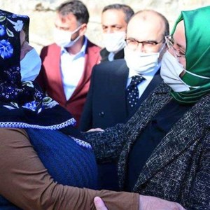 Bakanımız Zehra Zümrüt Selçuk Şehit Eren Bülbül'ün kabrini ziyaret etti - fotoğraf 4