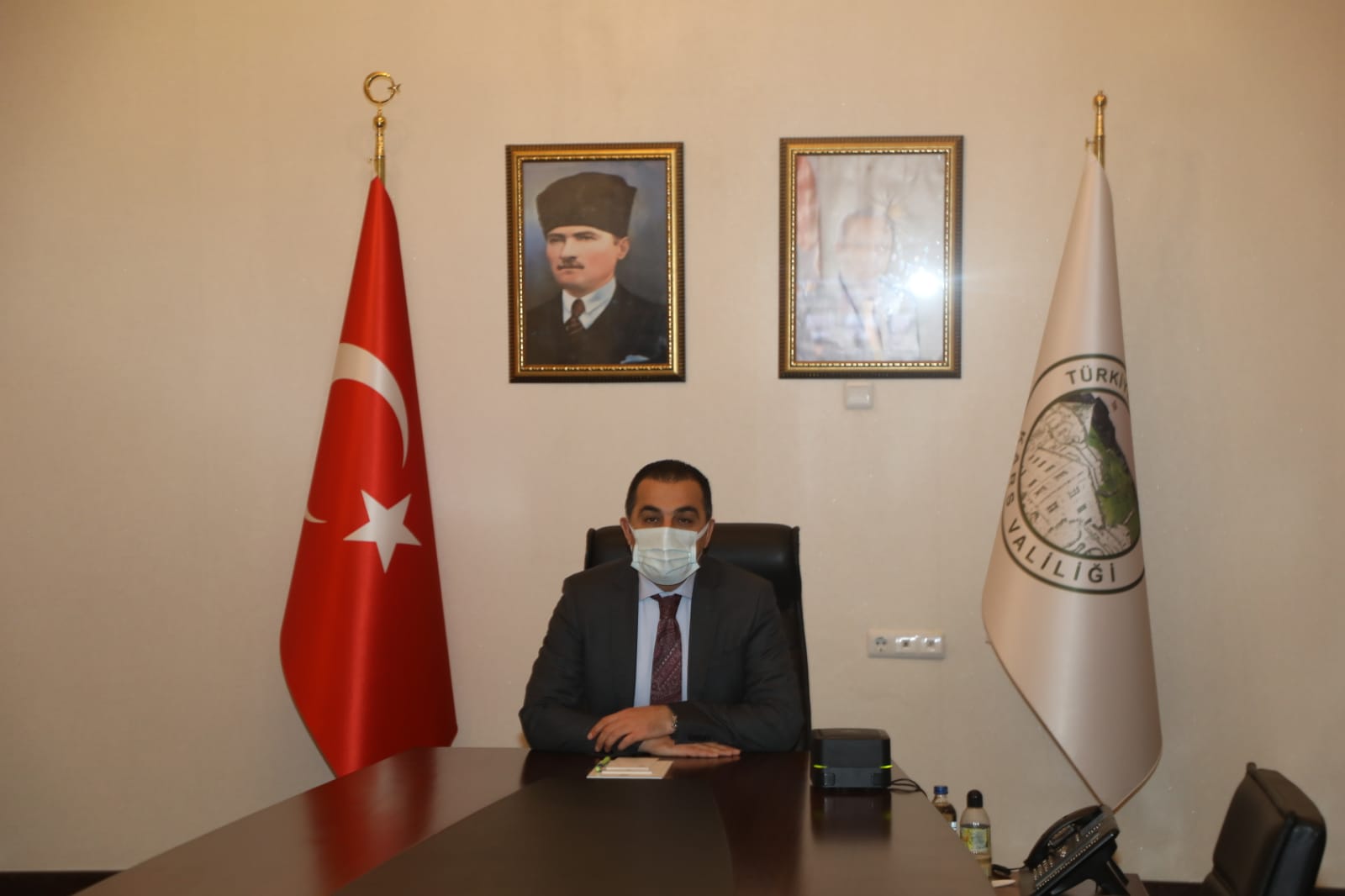 Sayın  Valimiz Türker Öksüz, Sevgi Evlerinde kalan devletimizin şefkatli elleriyle kucakladığı çocuklarımız ile Rehabilitasyon Merkezi ve Huzurevi'nde kalan engelli ve yaşlı vatandaşlarımızla video-konferans görüşmesi yaparak yeni yıllarını kutladı.