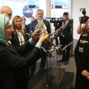 Emine Erdoğan Hanımefendi, Bakanımız Selçuk ile birlikte "Sıfır Atık Projesi''nden İlham Alınan "Atıktan Sanata" (ARTWİST) Adlı Projenin Tanıtımına Katıldı - fotoğraf 6