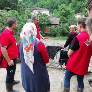Psikososyal Destek Ekiplerimiz Araklı’da Selden Etkilenen Vatandaşlarımıza Psikolojik İlk Yardımda Bulundu - fotoğraf 2