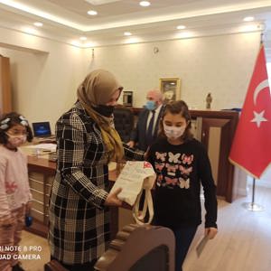 Çocuklarımız Yazıyorum/Çiziyorum Etkinlik Ödüllerini İl Müftümüz  Sayın Cevdet Cemal ÇIKRIK'ın Elinden Aldılar. - fotoğraf 8