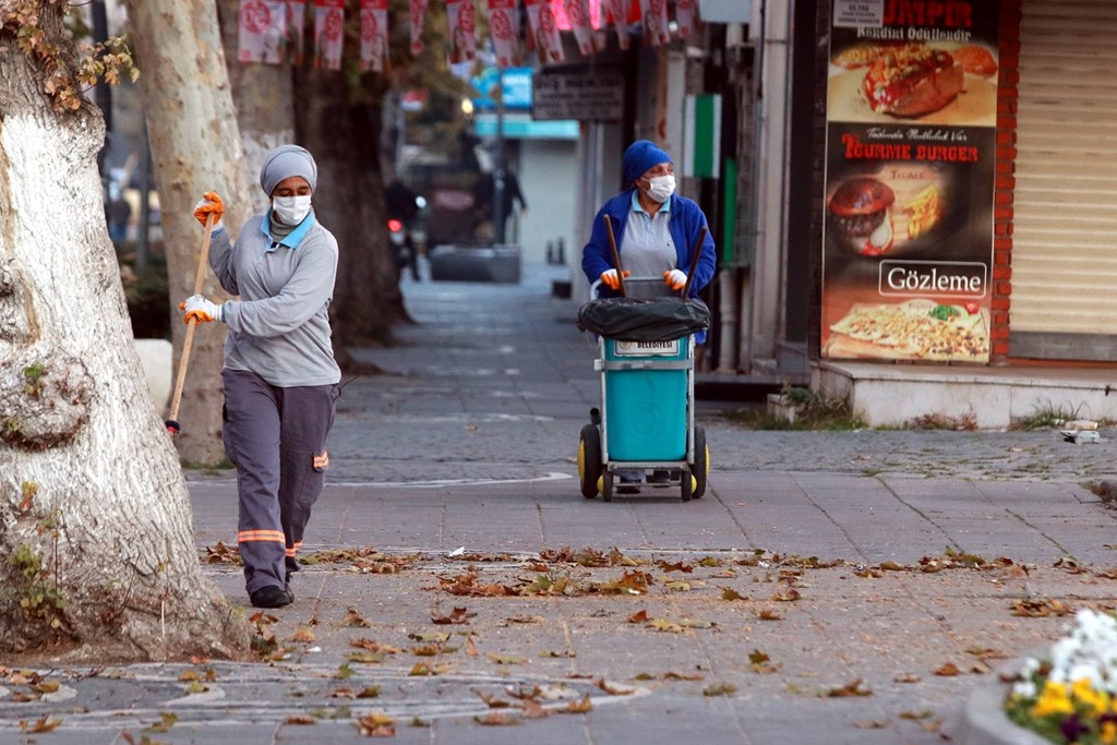Bakan Selçuk: “700 Bini Aşkın Kamu İşçimizin İlave Tediyeleri Bugün Hesaplara Yatırılıyor”
