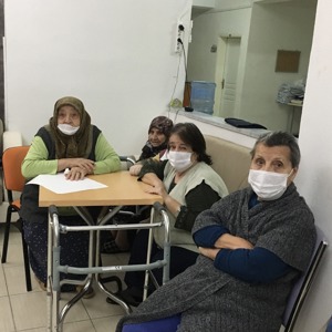 Lüleburgaz Ramazan Yaman Huzurevinde gerçekleştirdiğimiz Bilgi Yarışması etkinliği ile değerli büyüklerimiz eğlenceli vakit geçirdiler. - fotoğraf 1
