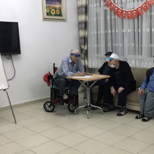 Lüleburgaz Ramazan Yaman Huzurevinde gerçekleştirdiğimiz Bilgi Yarışması etkinliği ile değerli büyüklerimiz eğlenceli vakit geçirdiler. - fotoğraf 2