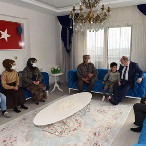 Sayın Valimiz Ömer Faruk Coşkun, Şehit Ve Gazi Ailelerimizi Ziyaret Etti - fotoğraf 3