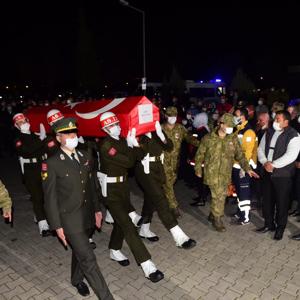 Şehit Hv.Svn.Uzm.Çvş. Hüseyin Sarı Dualarla Ebediyete Uğurlandı - fotoğraf 16