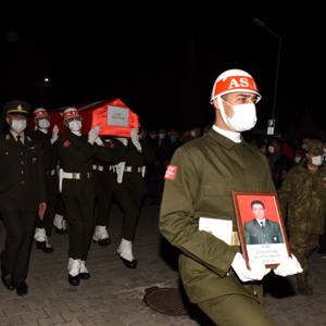 Şehit Hv.Svn.Uzm.Çvş. Hüseyin Sarı Dualarla Ebediyete Uğurlandı - fotoğraf 17
