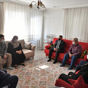 SAYIN VALİMİZ HASAN ŞILDAK ŞEHİT AİLESİNE ZİYARETTE BULUNDU - fotoğraf 2