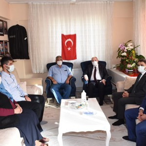 Sayın Valimiz Ömer Faruk Coşkun’dan Şehitlerimizin Kıymetli Ailelerine ve Gazilerimize Ziyaret - fotoğraf 1