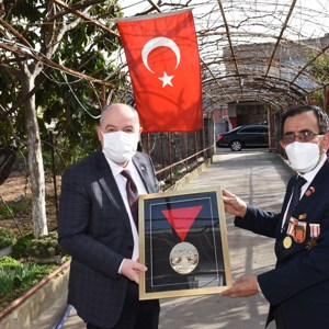 Sayın Valimiz Ömer Faruk Coşkun’dan Şehitlerimizin Kıymetli Ailelerine ve Gazilerimize Ziyaret - fotoğraf 5
