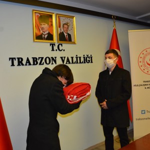 Şanlı Bayrağımız Çanakkale Yolunda. - fotoğraf 1