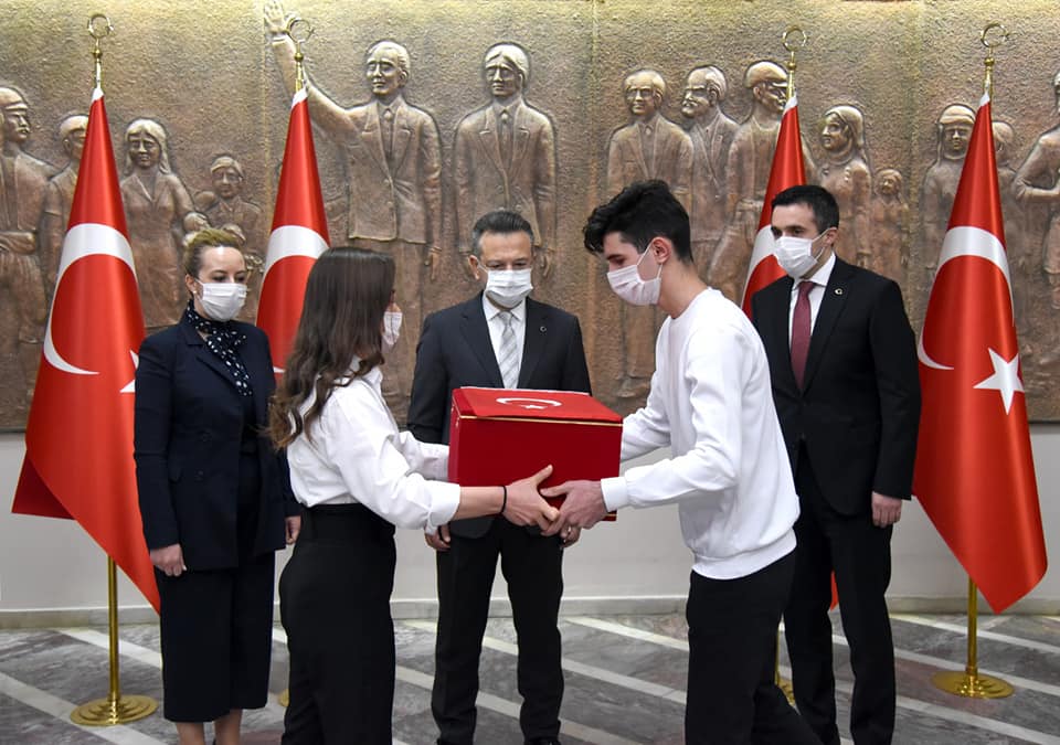 Anadolu Gönül Yolu 81 Genç 81 Bayrak Projesinin Ay-Yıldızlı Türk Bayrağı Efeler Diyarı Aydın'da