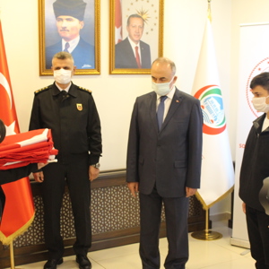 Türkiye’ nin 81 İlinde Hayata Geçirilen “Anadolu Gönül Yolu” Etkinliği Kapsamında Ay-Yıldızlı Şanlı Türk Bayrağımızı Bilecik İlimizden Teslim Aldık. - fotoğraf 2