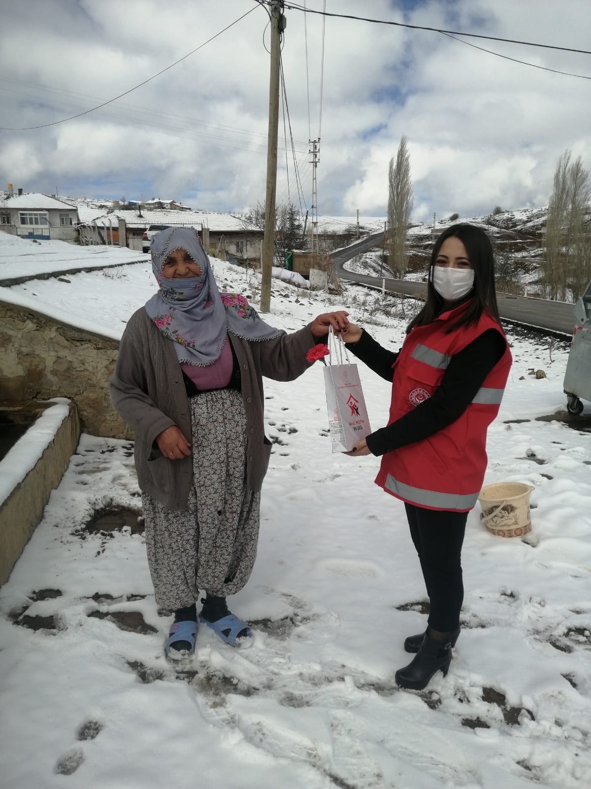 8 MART DÜNYA KADINLAR GÜNÜNÜ KÖY ZİYARETİ