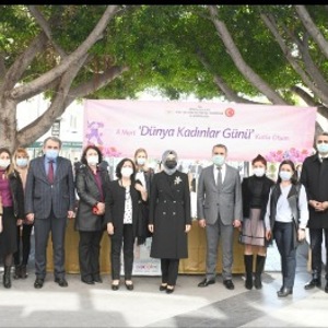 8 Mart Dünya Kadınlar Gününde Kadın Konukevi Tarafından Düzenlenen Resim Sergimiz Gerçekleştirildi - fotoğraf 1