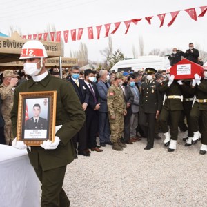 Şehidimiz Topçu Asb.Kd.Çvş. Nazmi Yılmaz Dualarla Ebediyete Uğurlandı - fotoğraf 3
