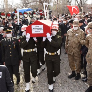 Şehidimiz Topçu Asb.Kd.Çvş. Nazmi Yılmaz Dualarla Ebediyete Uğurlandı - fotoğraf 7