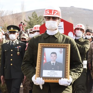 Şehidimiz Topçu Asb.Kd.Çvş. Nazmi Yılmaz Dualarla Ebediyete Uğurlandı - fotoğraf 6