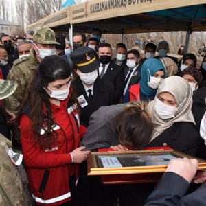 Şehidimiz Topçu Asb.Kd.Çvş. Nazmi Yılmaz Dualarla Ebediyete Uğurlandı - fotoğraf 10