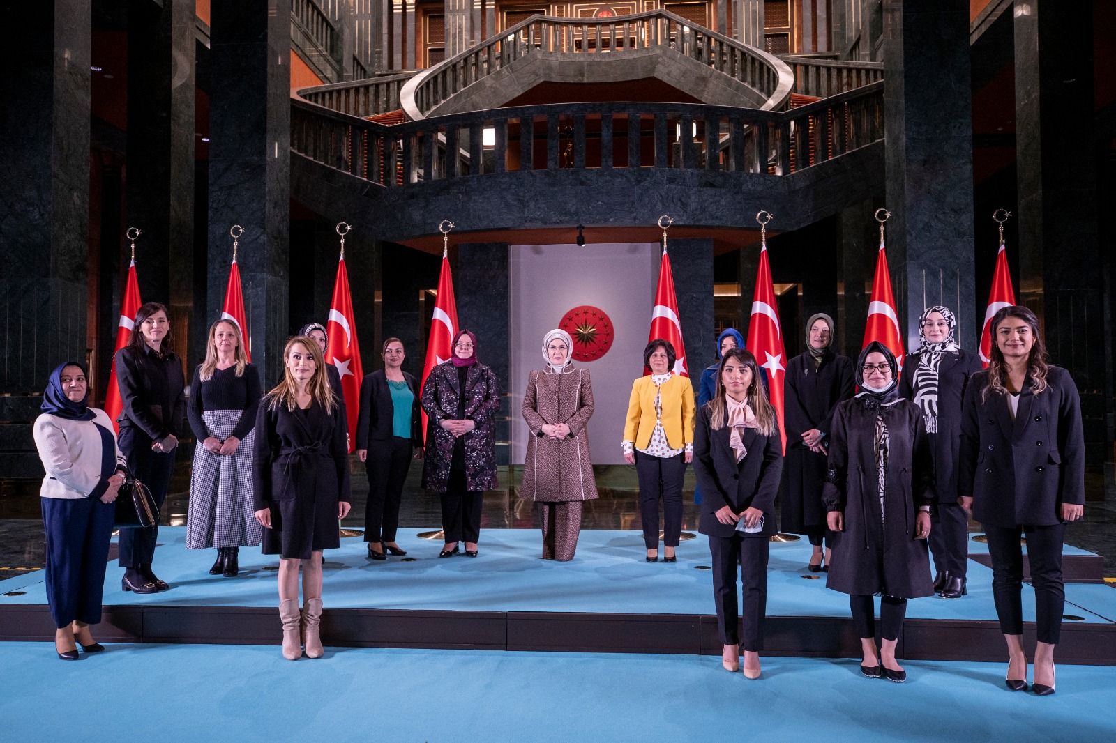 Cumhurbaşkanı Erdoğan, Eşi Emine Erdoğan ve Bakan Selçuk, Sağlık Çalışanı ve Sosyal Hizmet Uzmanı Kadınlarla Bir Araya Geldi