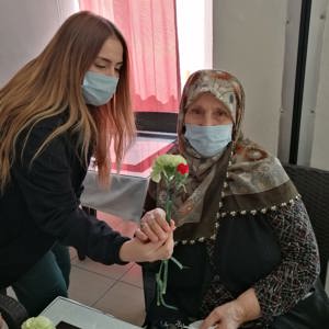 Lüleburgaz Ramazan Yaman Huzurevi ve Yaşlı Bakım Merkezimizden Hizmet Alan Yaşlılarımızın 8 Mart Dünya Kadınlar Gününü Kutladık - fotoğraf 1