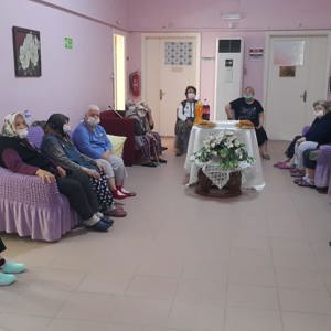 Kırklareli Huzurevi Müdürlüğümüzden Hizmet Alan Yaşlılarımızın 8 Mart Dünya Kadınlar Gününü Kutladık - fotoğraf 2