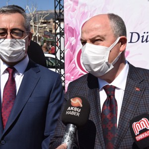 Sayın Valimiz ve Eşi Sevilay Coşkun Hanımefendi 8 Mart Dünya Kadınlar Gününde Kadın Kooperatifleri Stantlarını Ziyaret Etti - fotoğraf 1
