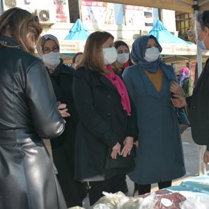 Sayın Valimiz ve Eşi Sevilay Coşkun Hanımefendi 8 Mart Dünya Kadınlar Gününde Kadın Kooperatifleri Stantlarını Ziyaret Etti - fotoğraf 4