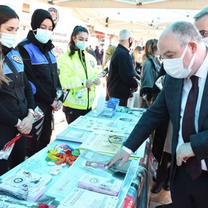 Sayın Valimiz ve Eşi Sevilay Coşkun Hanımefendi 8 Mart Dünya Kadınlar Gününde Kadın Kooperatifleri Stantlarını Ziyaret Etti - fotoğraf 5