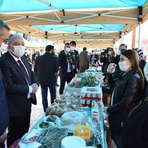 Sayın Valimiz ve Eşi Sevilay Coşkun Hanımefendi 8 Mart Dünya Kadınlar Gününde Kadın Kooperatifleri Stantlarını Ziyaret Etti - fotoğraf 12