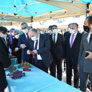 Sayın Valimiz ve Eşi Sevilay Coşkun Hanımefendi 8 Mart Dünya Kadınlar Gününde Kadın Kooperatifleri Stantlarını Ziyaret Etti - fotoğraf 3