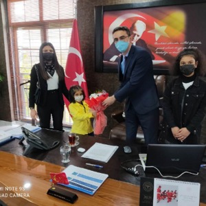 Mersin ÇES çocuklarımız Mersin İl Sağlık Müdürü Dr. Emrah CEVİZ' e ziyarette bulundular - fotoğraf 1