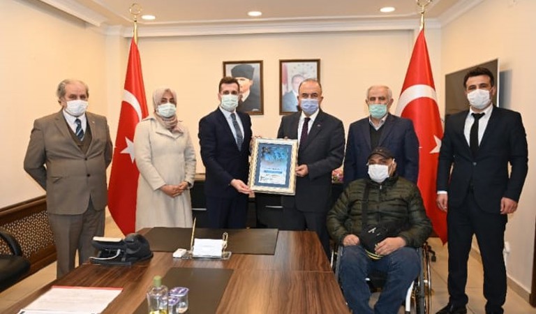 Erişilebilirlik İzleme ve Denetleme Komisyon Üyeleri Valimiz Sayın Muammer EROL’u Makamında Ziyaret Etti.