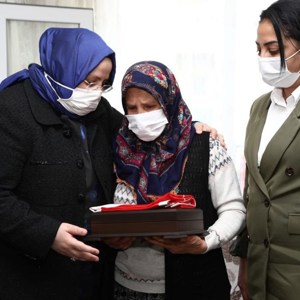 Devletin Şefkat Eli Şehit Ailelerimizin ve Gazilerimizin Üzerinde - fotoğraf 1