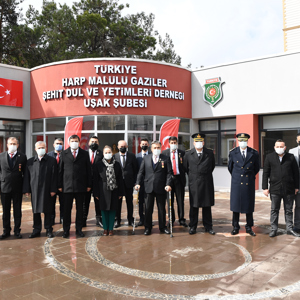 18 Mart Şehitleri Anma Günü ve Çanakkale Zaferi'nin 106. yıl dönümü dolayısıyla Şehitlik’te tören düzenlendi. - fotoğraf 14
