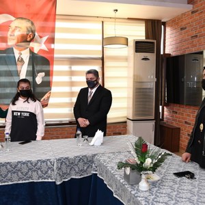 Gazi ve Şehit Yakınlarına “Devlet Övünç Madalyaları” ile “Beratları” Valimiz Sayın Funda Kocabıyık tarafından tevcih edildi. - fotoğraf 2