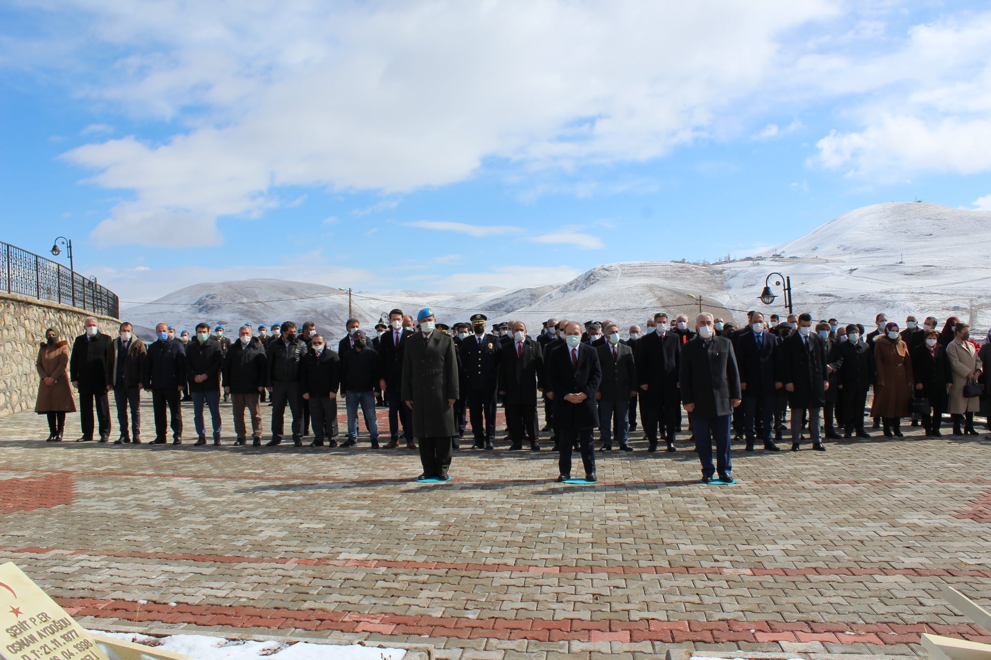 Çanakkale Deniz Zaferi’nin 106. yıl dönümü Bayburt Şehitliği’nde düzenlenen törenle kutlandı.