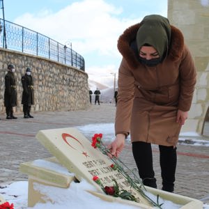 Çanakkale Deniz Zaferi’nin 106. yıl dönümü Bayburt Şehitliği’nde düzenlenen törenle kutlandı. - fotoğraf 4