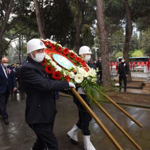 18 Mart Şehitleri Anma Günü ve Çanakkale Zaferi'nin 106. Yıldönümünde, Manisa Şehitliği'nde Tören Düzenlendi - fotoğraf 3